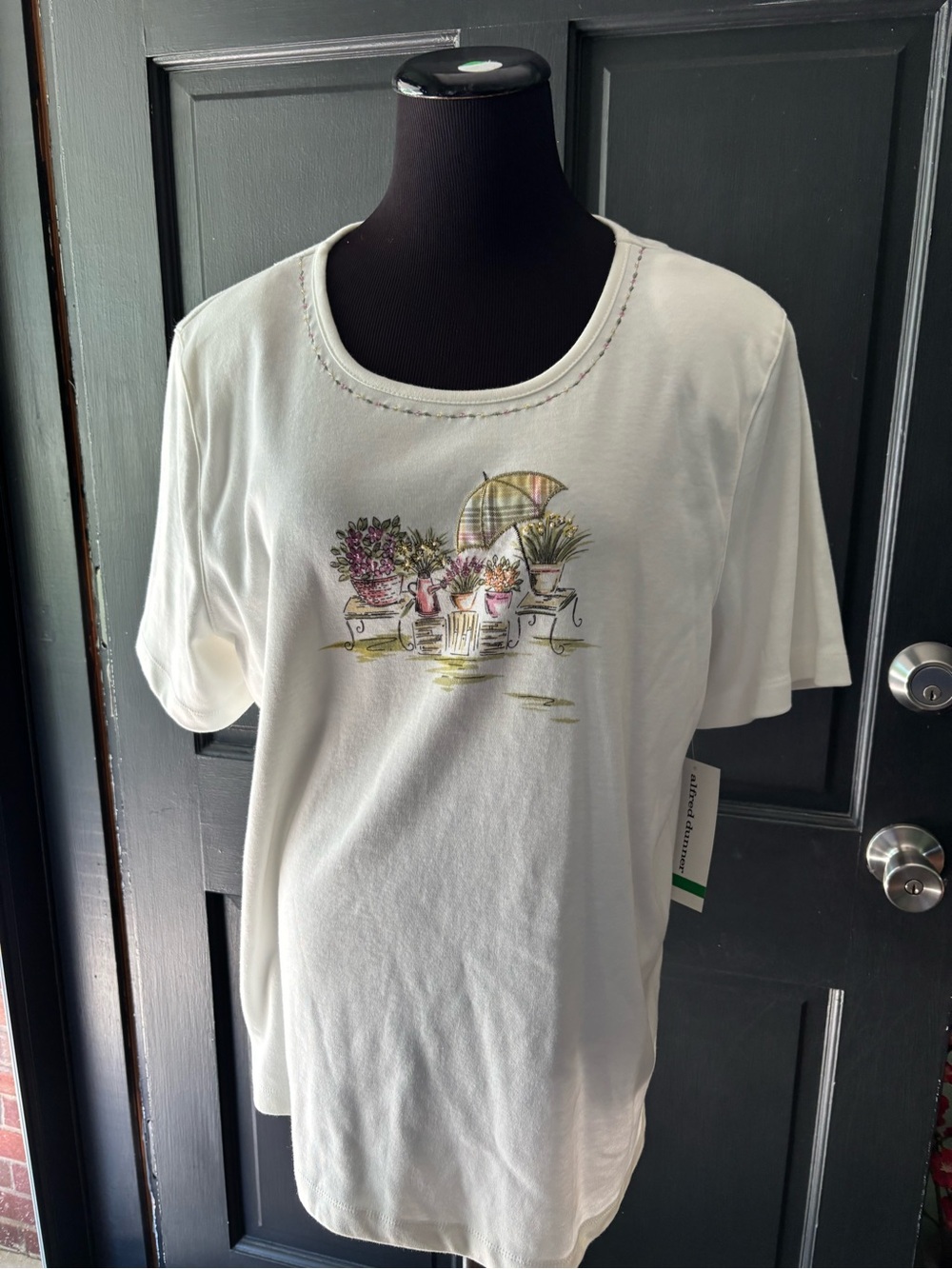 Alfred Dunner Cream Scoop-Neck Short Sleeve Tee with Floral Planter Print